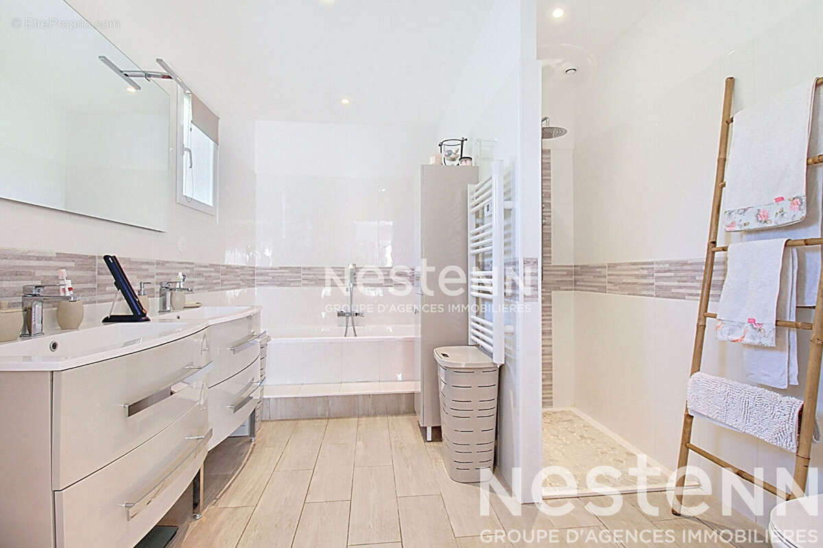 Maison à LE CANNET-DES-MAURES