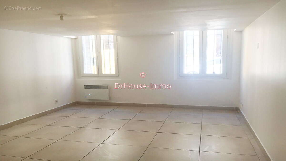 Appartement à MARSEILLE-1E