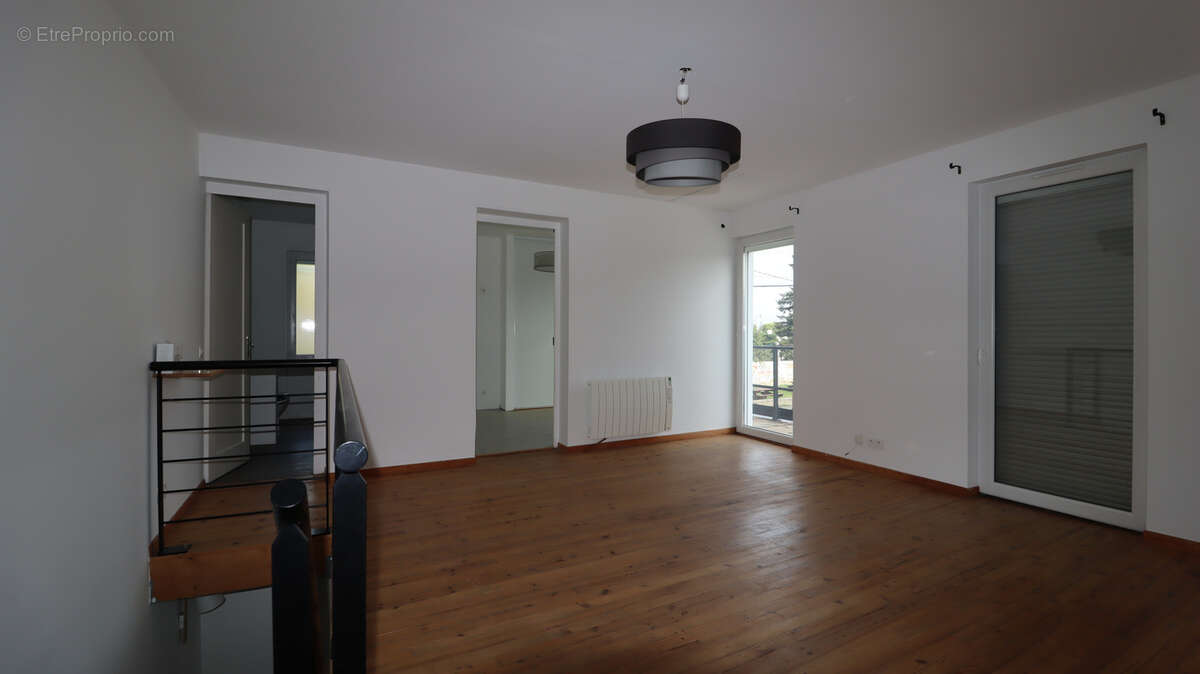 Maison à SURY-LE-COMTAL