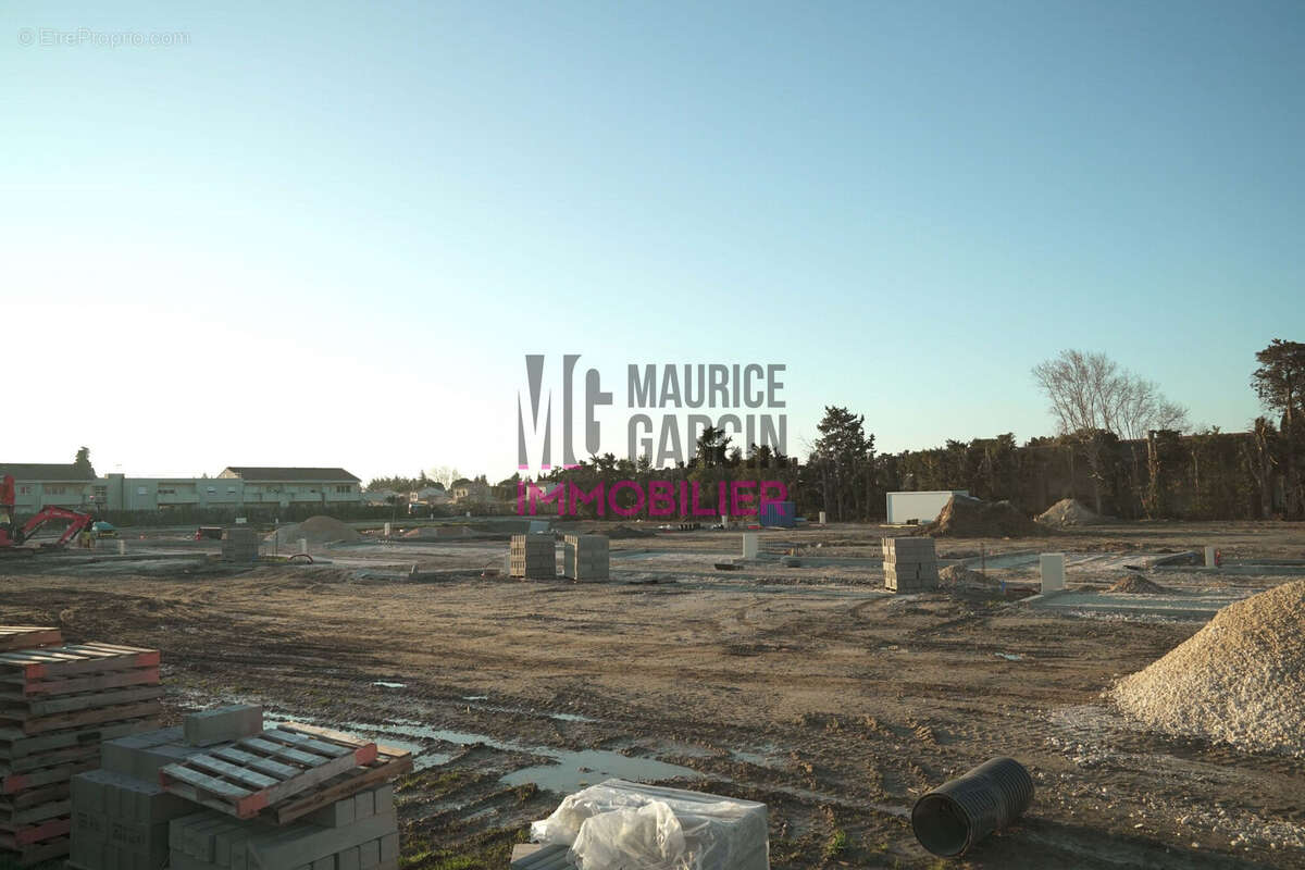 Terrain à CHATEAURENARD