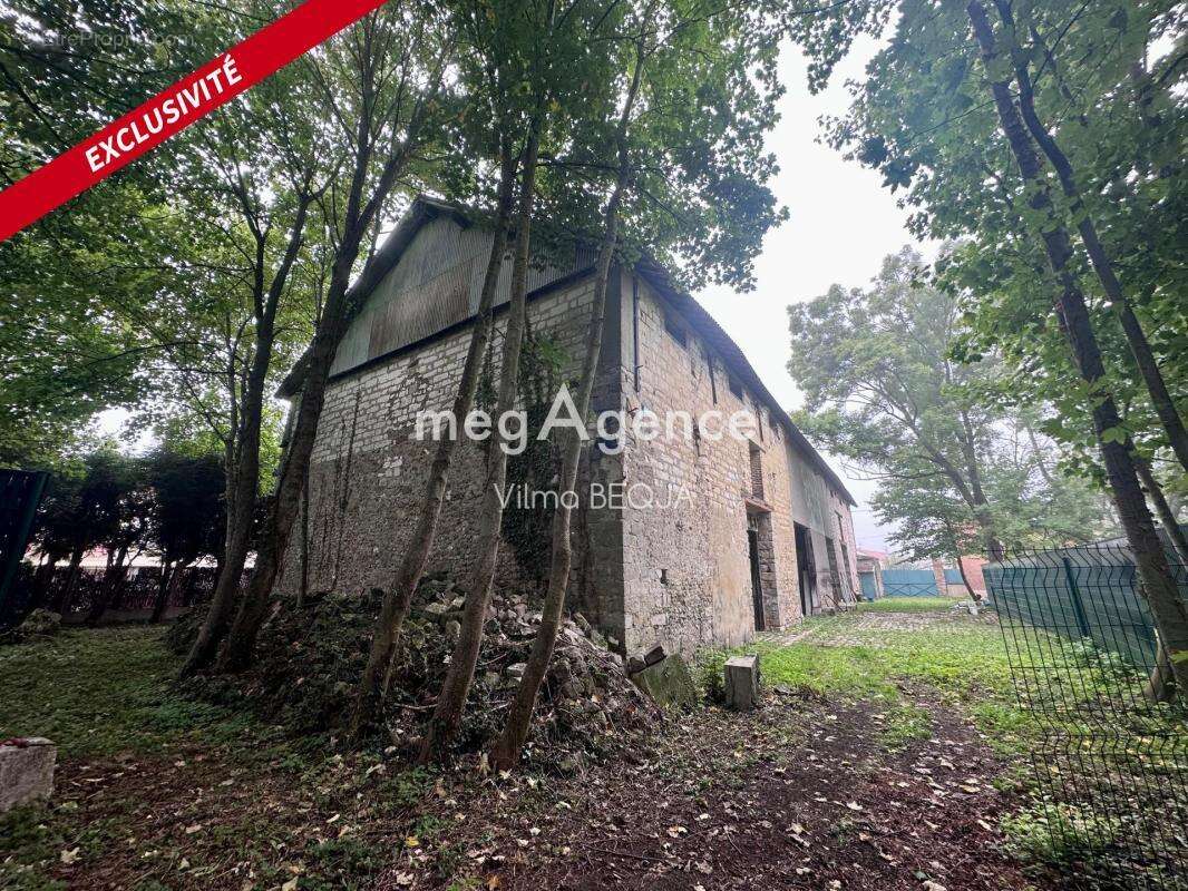 Maison avec une grange de 500 m² a sens - photo 2