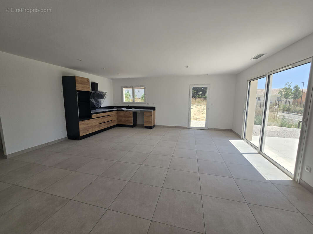 Maison à NISSAN-LEZ-ENSERUNE