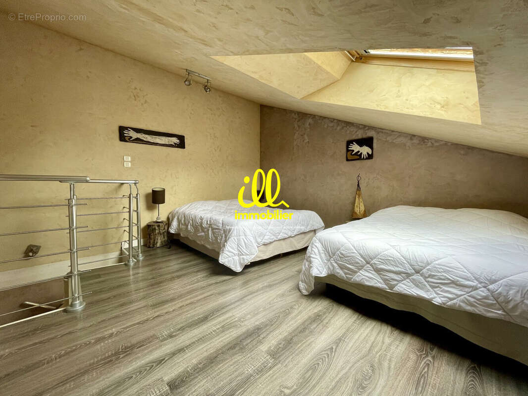 Appartement 350 m² à Charleville-Mezieres  - photo 9