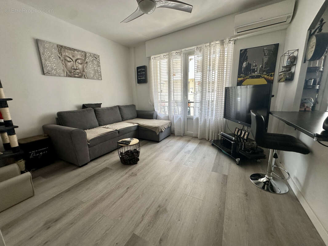 Appartement à SAINT-LAURENT-DU-VAR