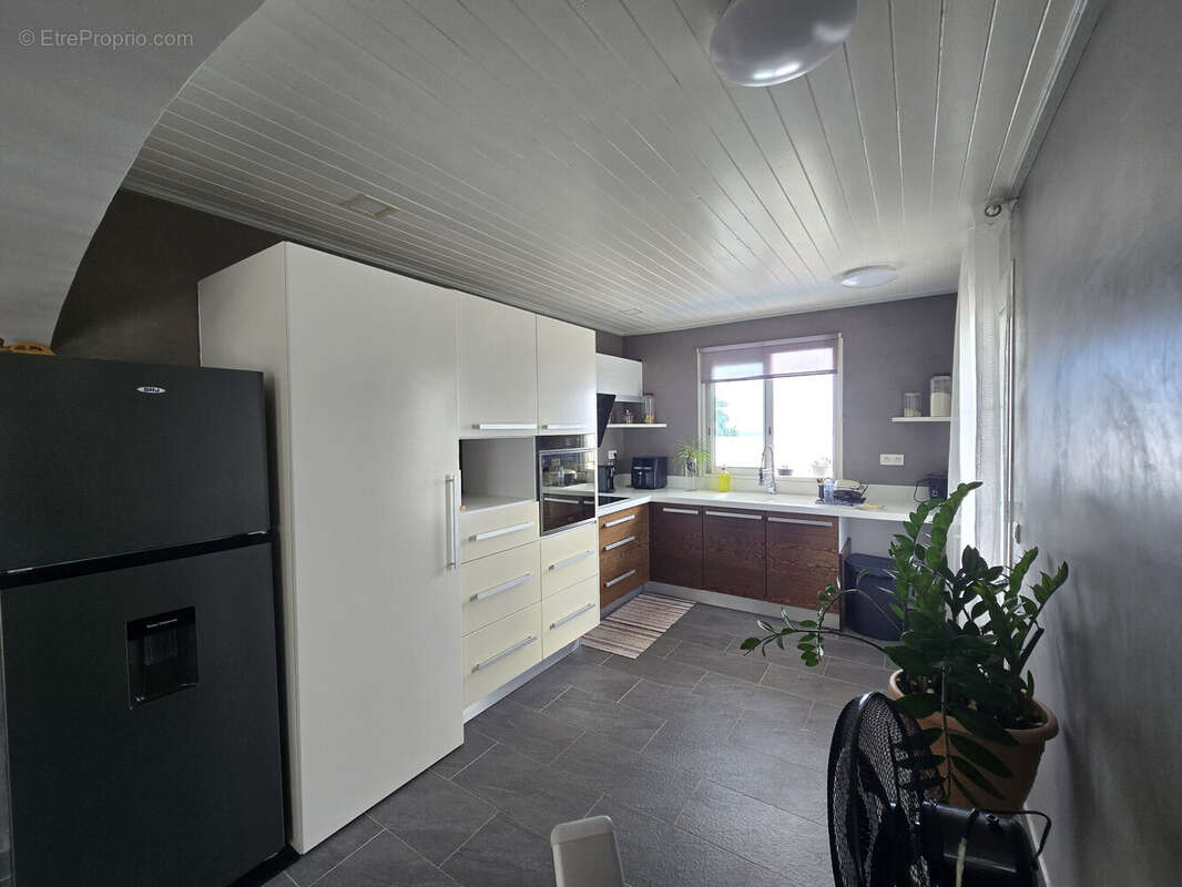 Maison 100 m² à La Possession  - photo 5