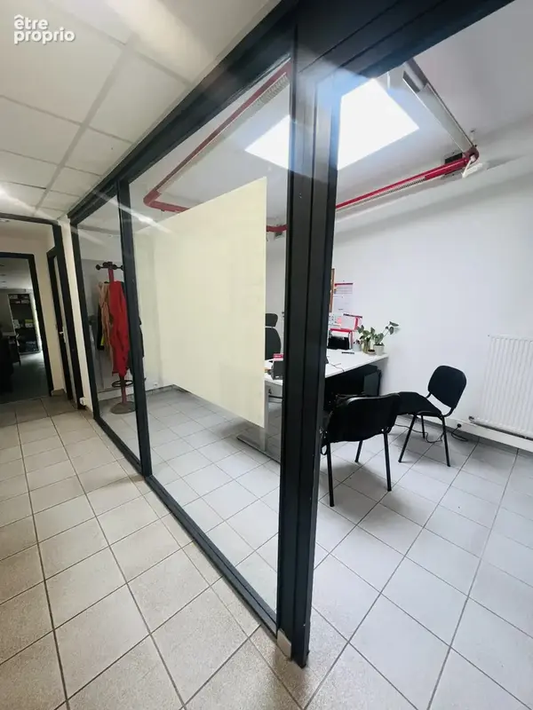 Commerce ou bureaux de 143m2 centre ville avec vitrine - photo 2