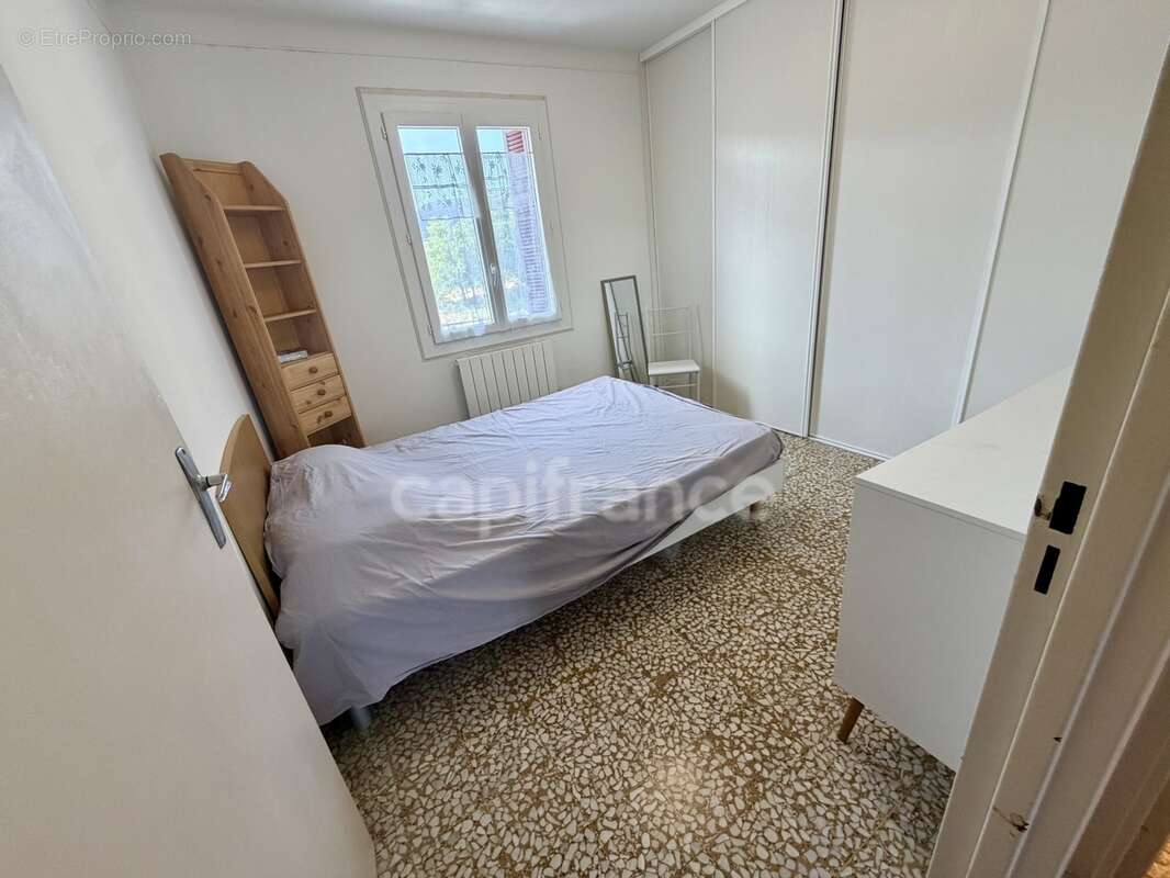 AJACCIO (20), appartement T4, proche centre ville, au sein d'une résidence avec parking, vue dégagée, cave - photo 7