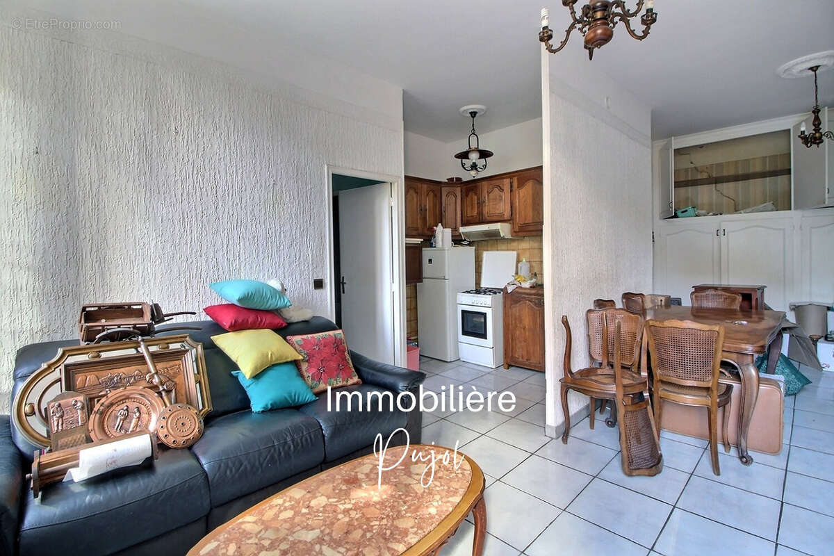 Appartement à MARSEILLE-1E