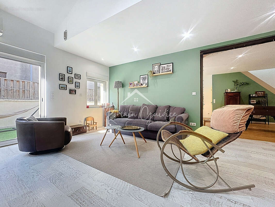 Loft en duplex 144 m2 avec deux places de parking - photo 2