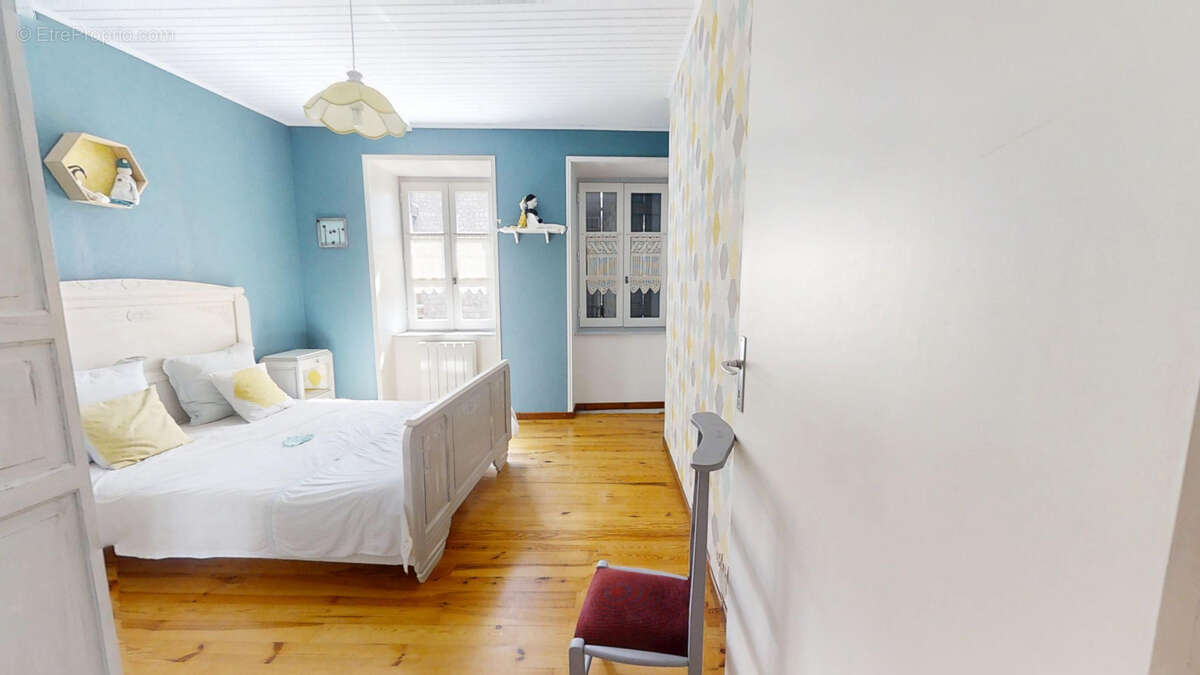 Maison à MONTREGARD