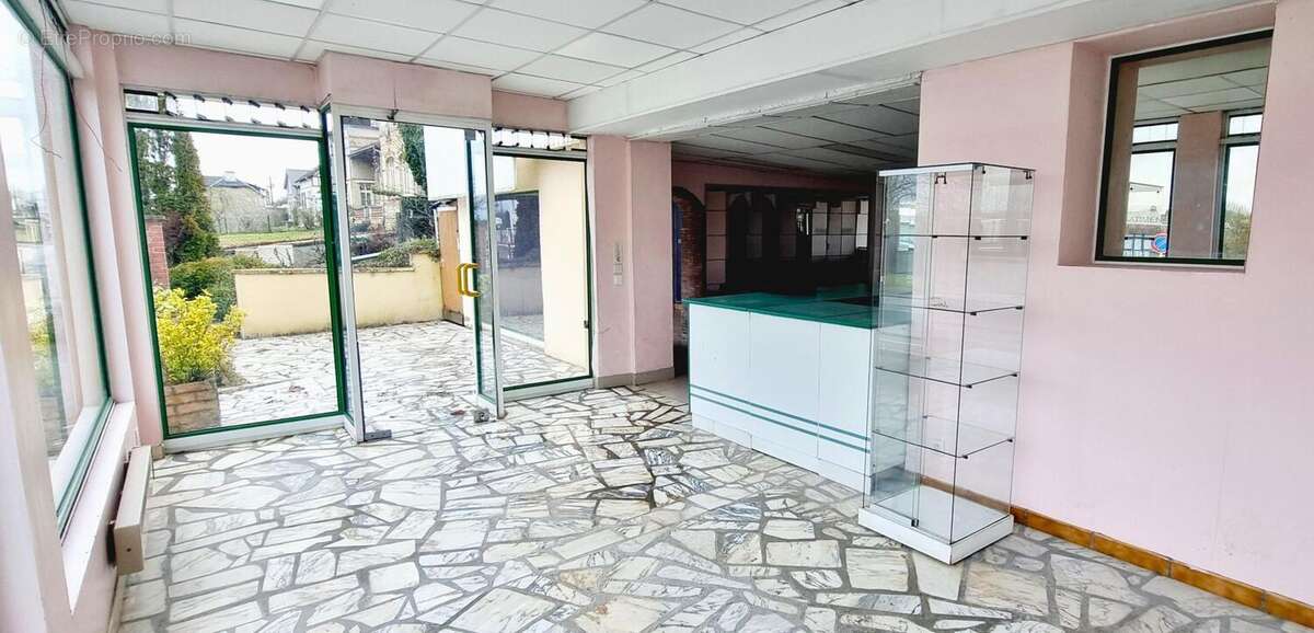 Photo 3 - Commerce à AUBE