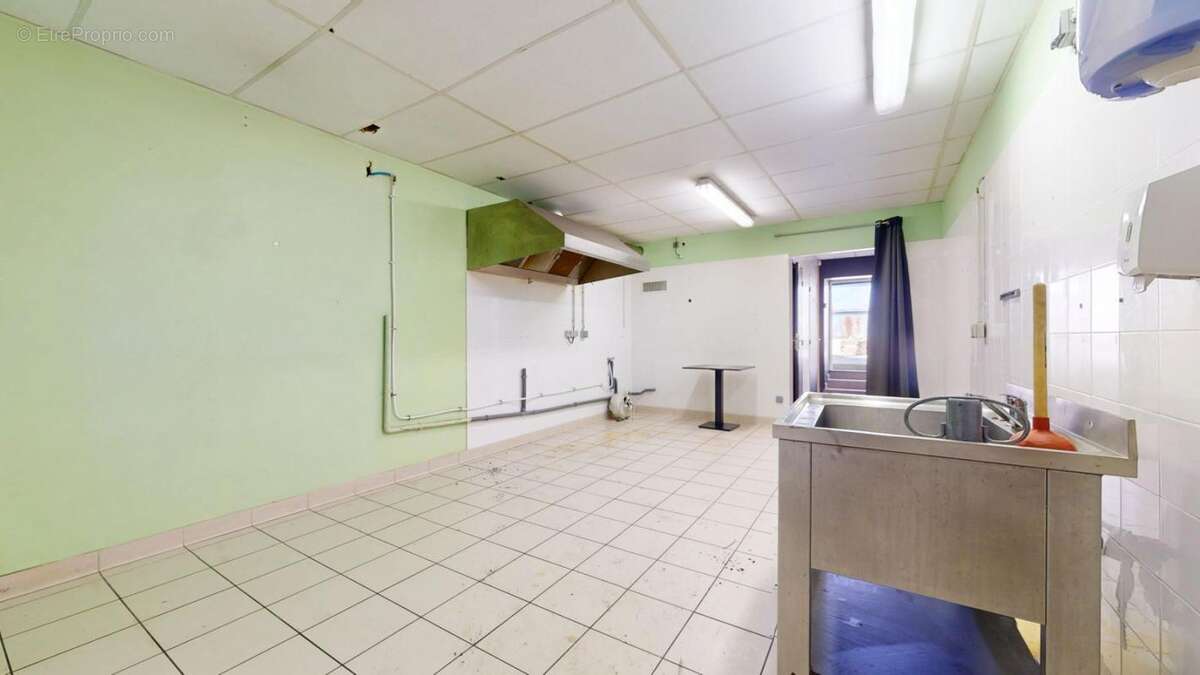 Maison climatisé R+2 avec local commercial  Conilhac Corbieres 7 pièce(s) 166 m2 cours exterieur - photo 16