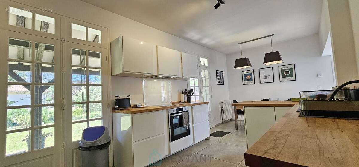 Maison 304 m² à Gourdon  - photo 8