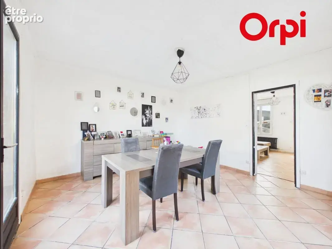 A Brionne, maison avec garage et cour - photo 5