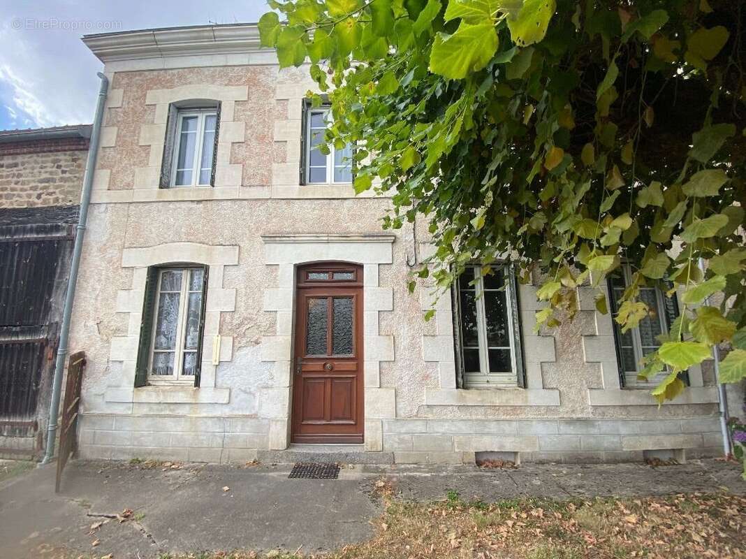 Maison bourbonnaise de caractère 4 chambres - 145 m² habitable  Un véritable havre de paix aux portes du Massif central ! 144.13 - photo 2