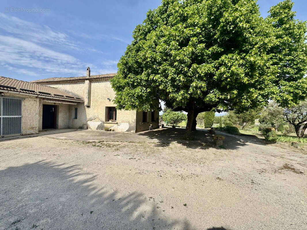 Maison à SAINTE-CECILE-LES-VIGNES