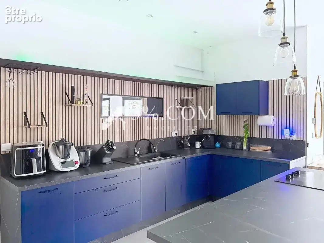 Belle maison contemporaine 6 pièces de 148 m2 avec piscine - photo 14