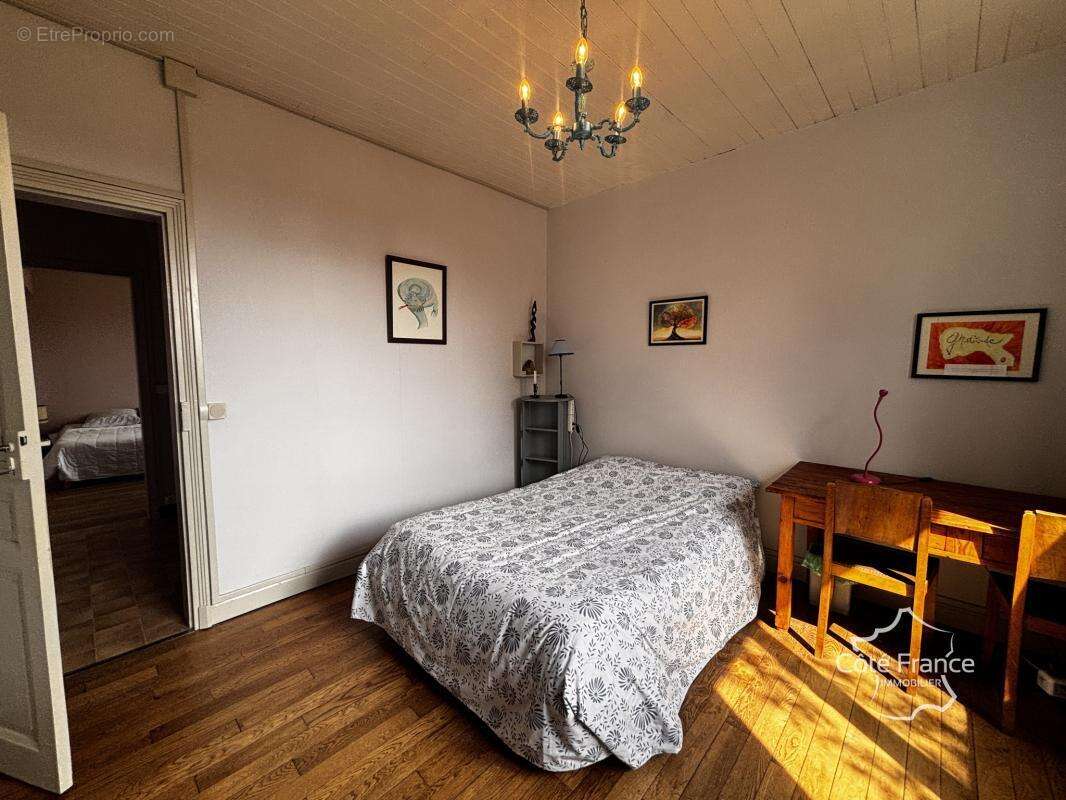 Maison à SAINT-ETIENNE-DE-MAURS