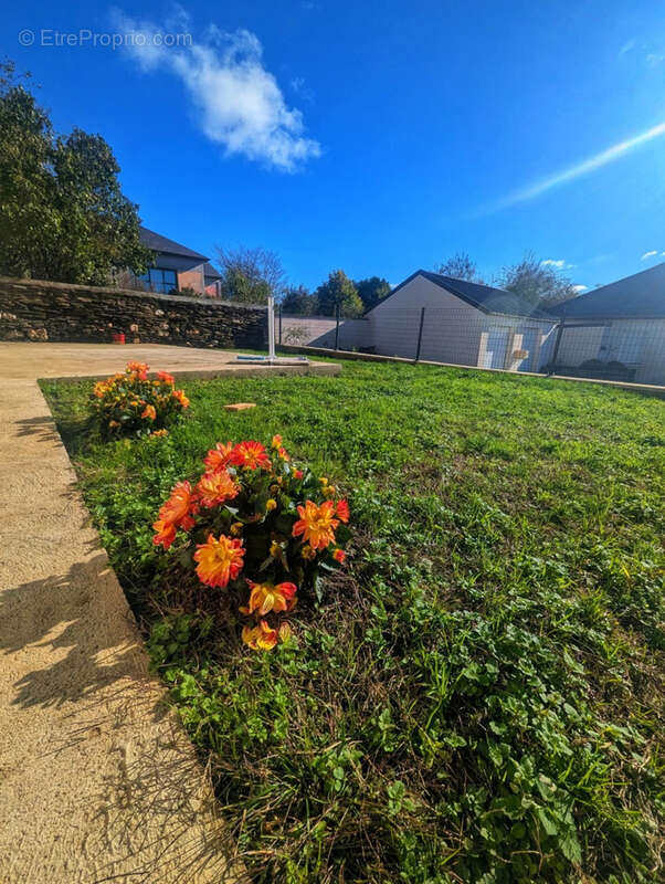 Maison à LUC-LA-PRIMAUBE