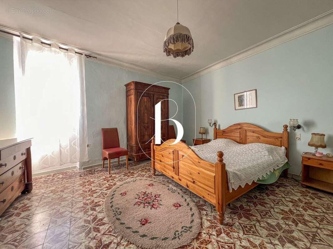 Maison à SAINT-SAUVEUR-DE-CRUZIERES