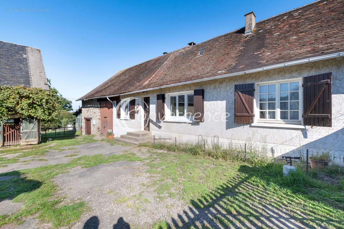 Maison à SAINT-PRIEST-LIGOURE