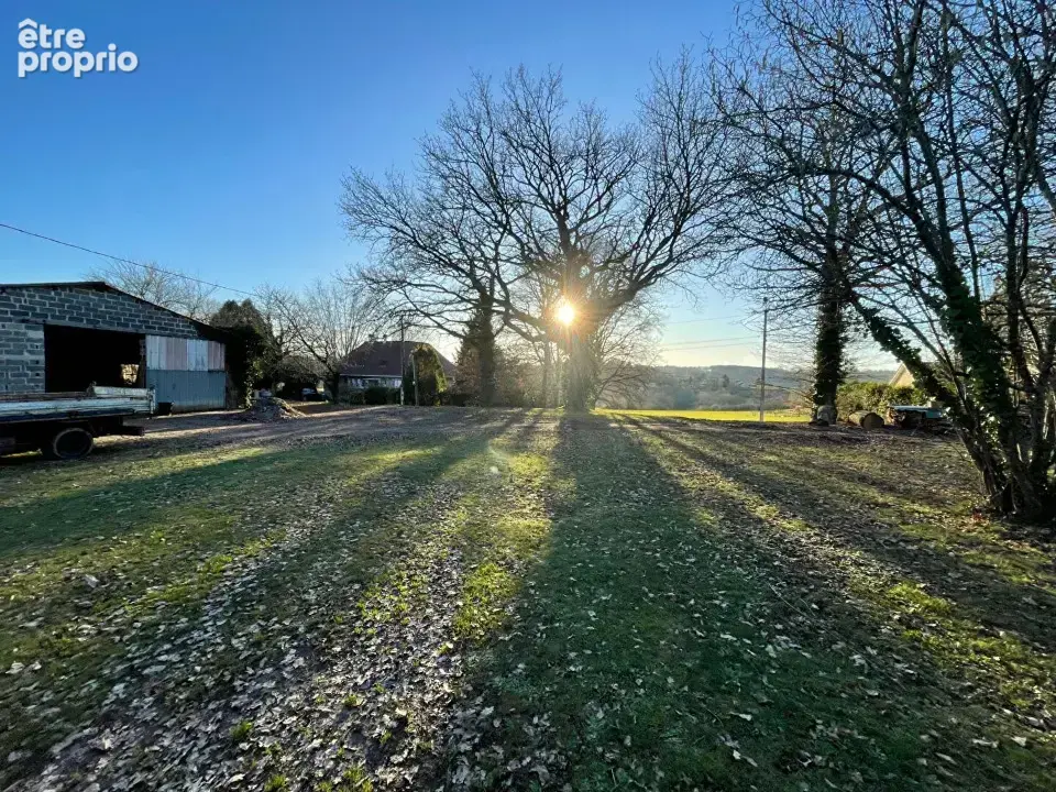 Terrain à AIXE-SUR-VIENNE