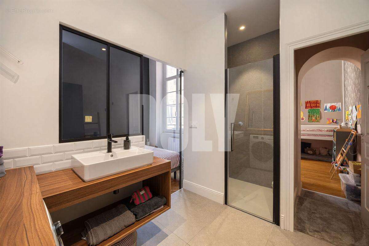 Rue Blanche – Appartement 2 chambres avec charme parisien - photo 4
