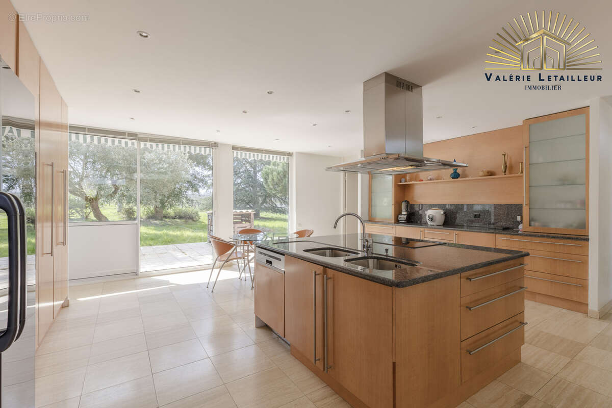 Maison à BEYCHAC-ET-CAILLAU