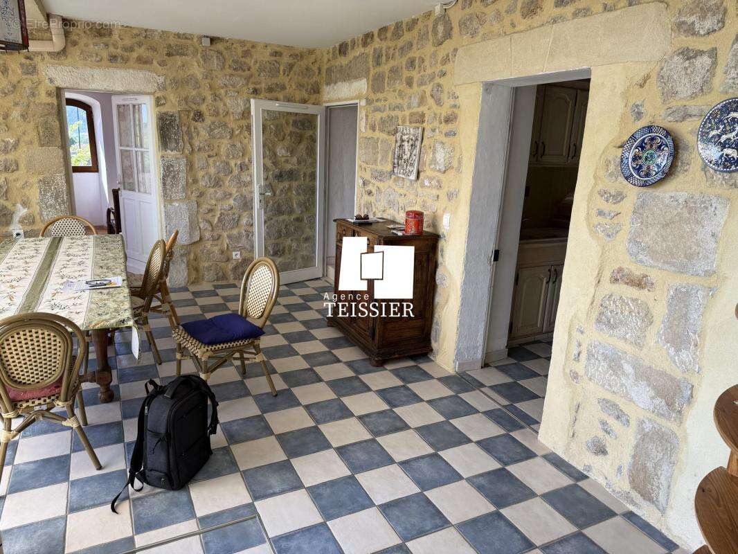 Maison à SAINT-PAUL-LE-JEUNE