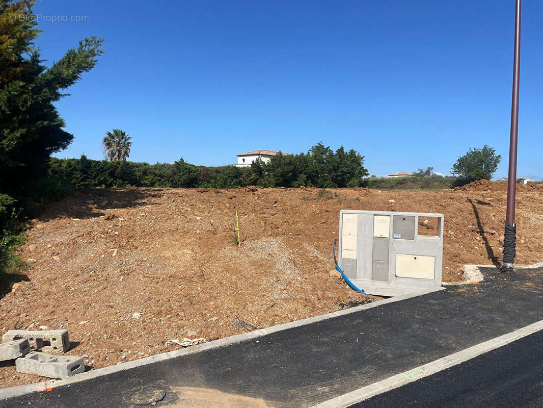 Terrain à THEZAN-LES-BEZIERS