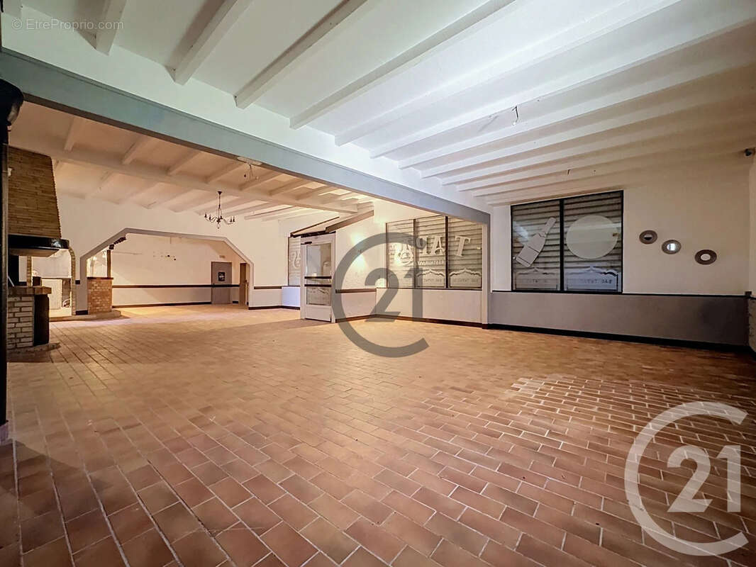 Maison 717 m² à Courcy  - photo 3