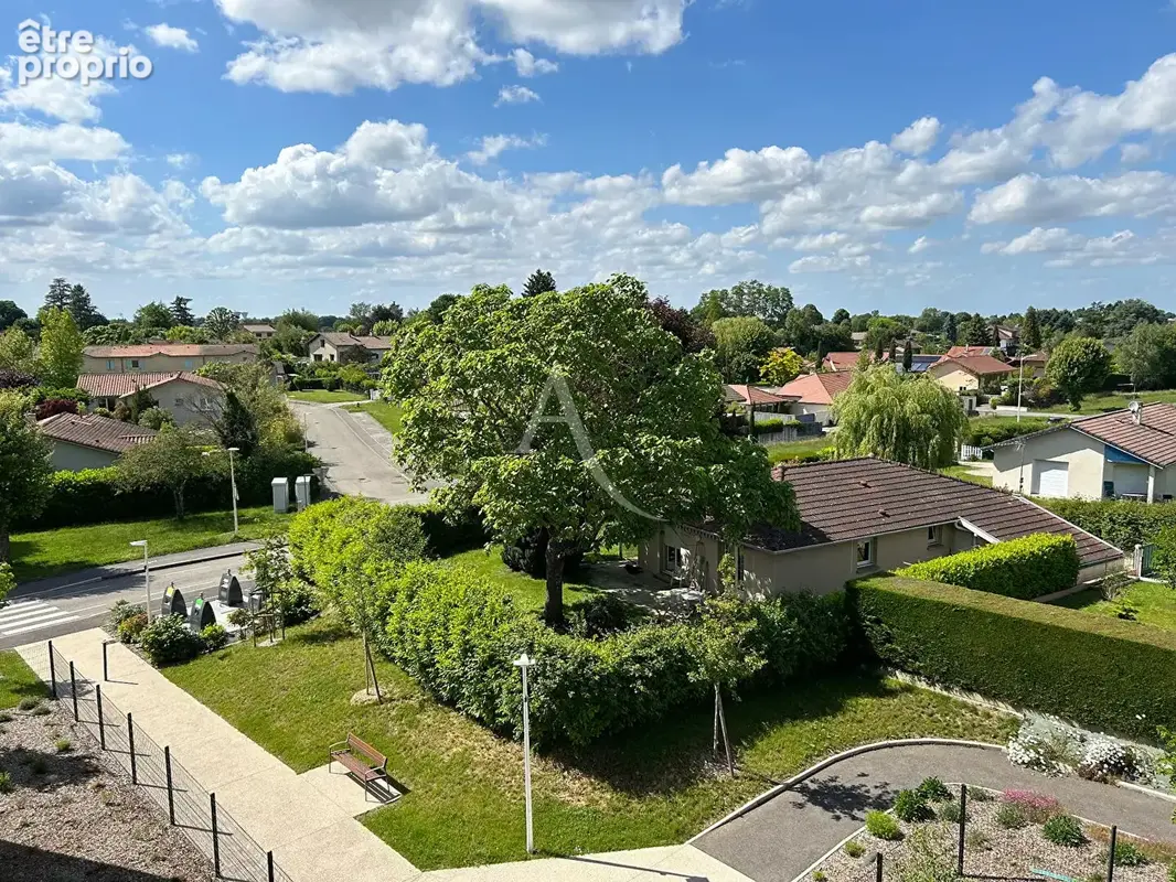 Appartement peronnas  t3 terrasse et garage - photo 3
