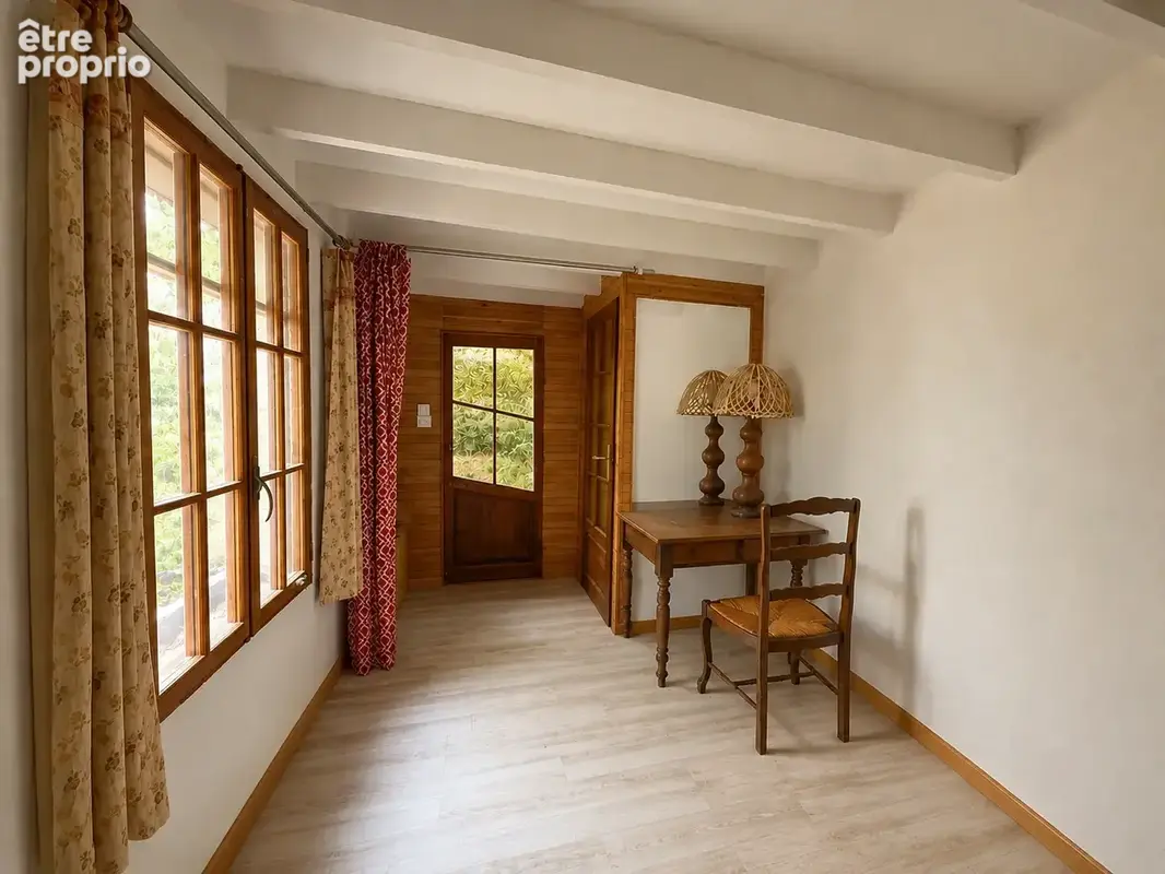 Maison de village en pierres avec annexes, jardin et cour intérieure à SAINT-PIERRE-DE-BOEUF - photo 13