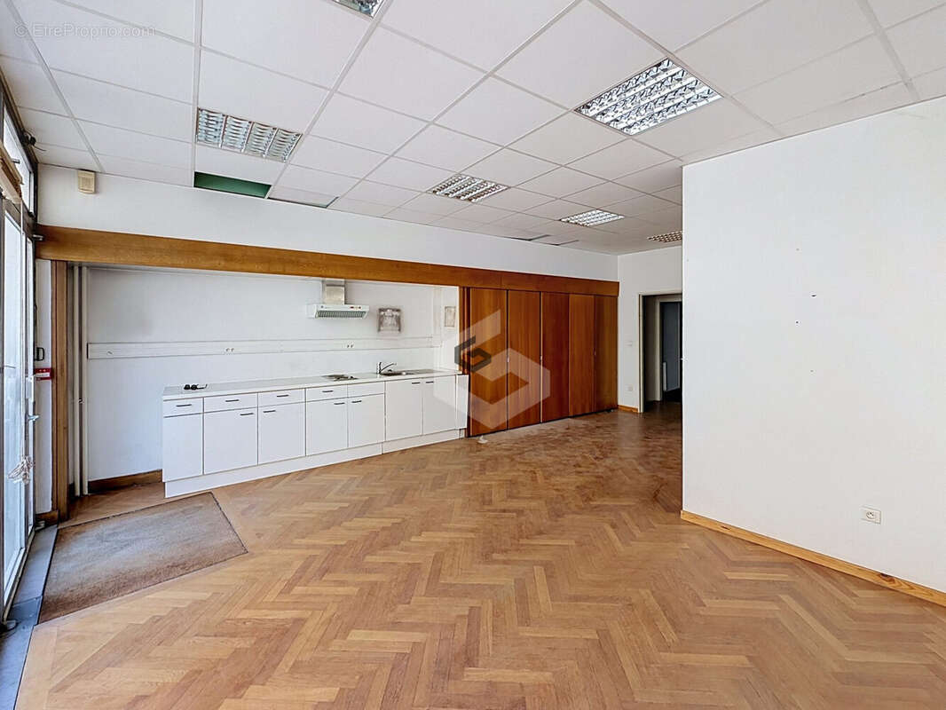 Commerce 183 m² à Reims  - photo 5