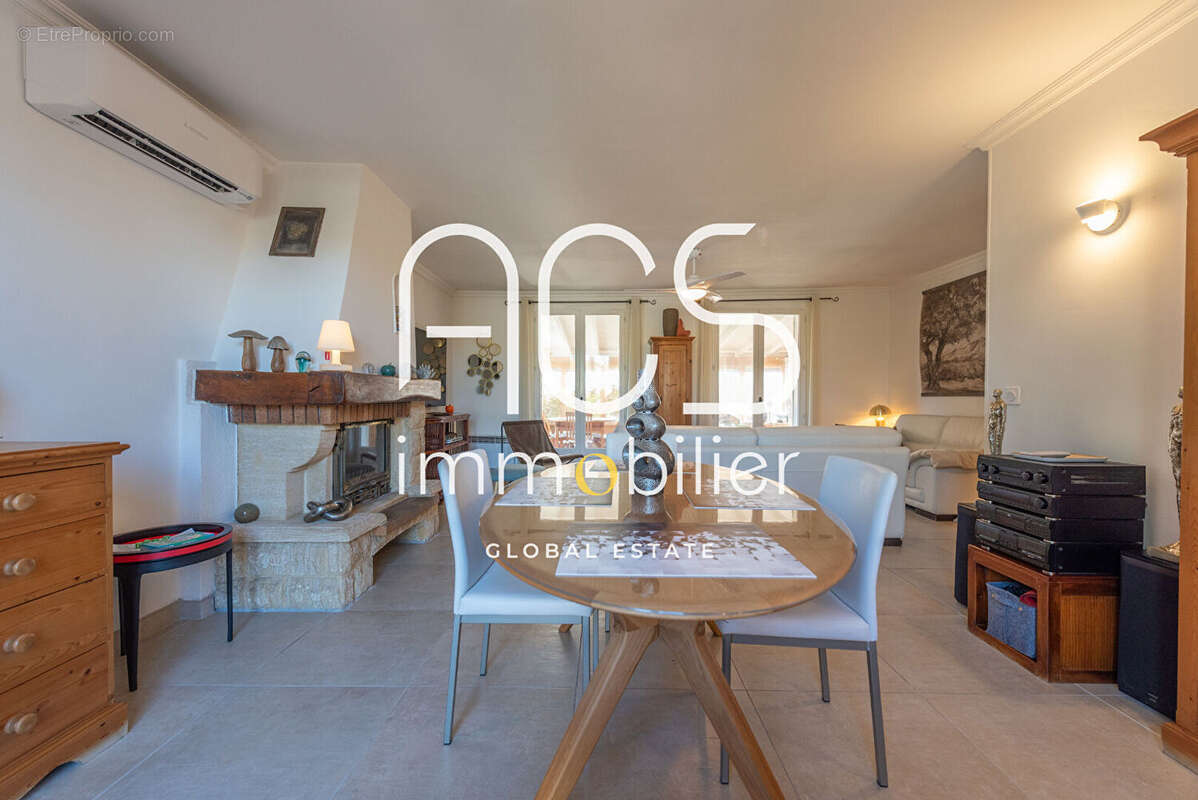 Maison à CHATEAUNEUF-LES-MARTIGUES