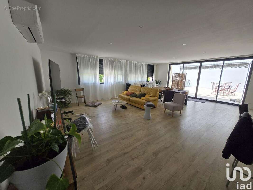 Photo 6 - Commerce à LAGUEPIE