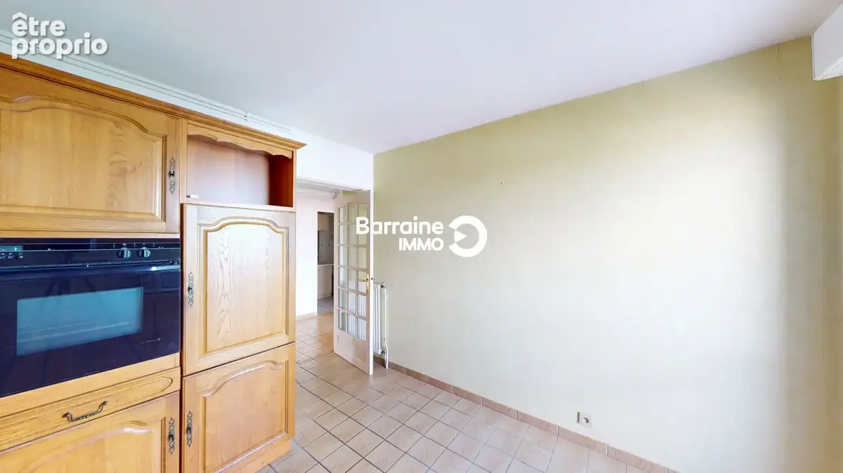 Exclusivité menez-paul : dernier étage, appartement t4 - ascenseur - deux balcons et parking - photo 9