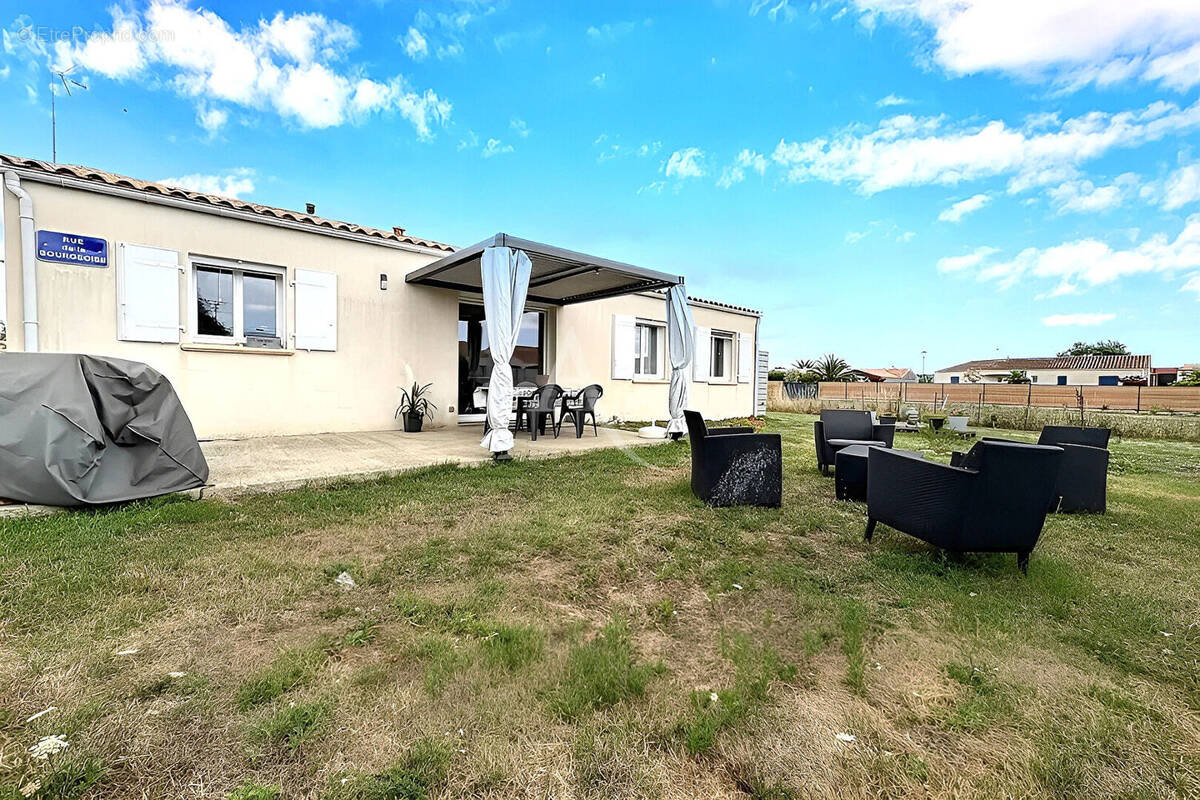 Maison à SAINTE-RADEGONDE-DES-NOYERS