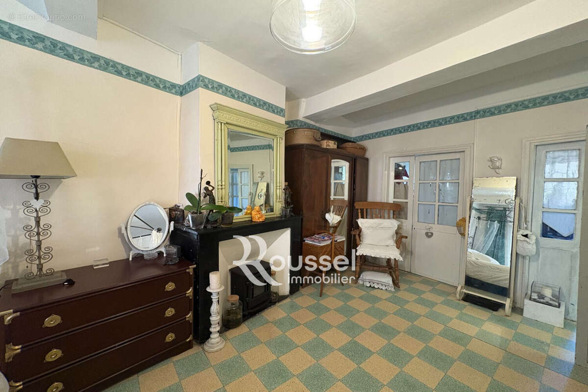 Maison à POUSSAN