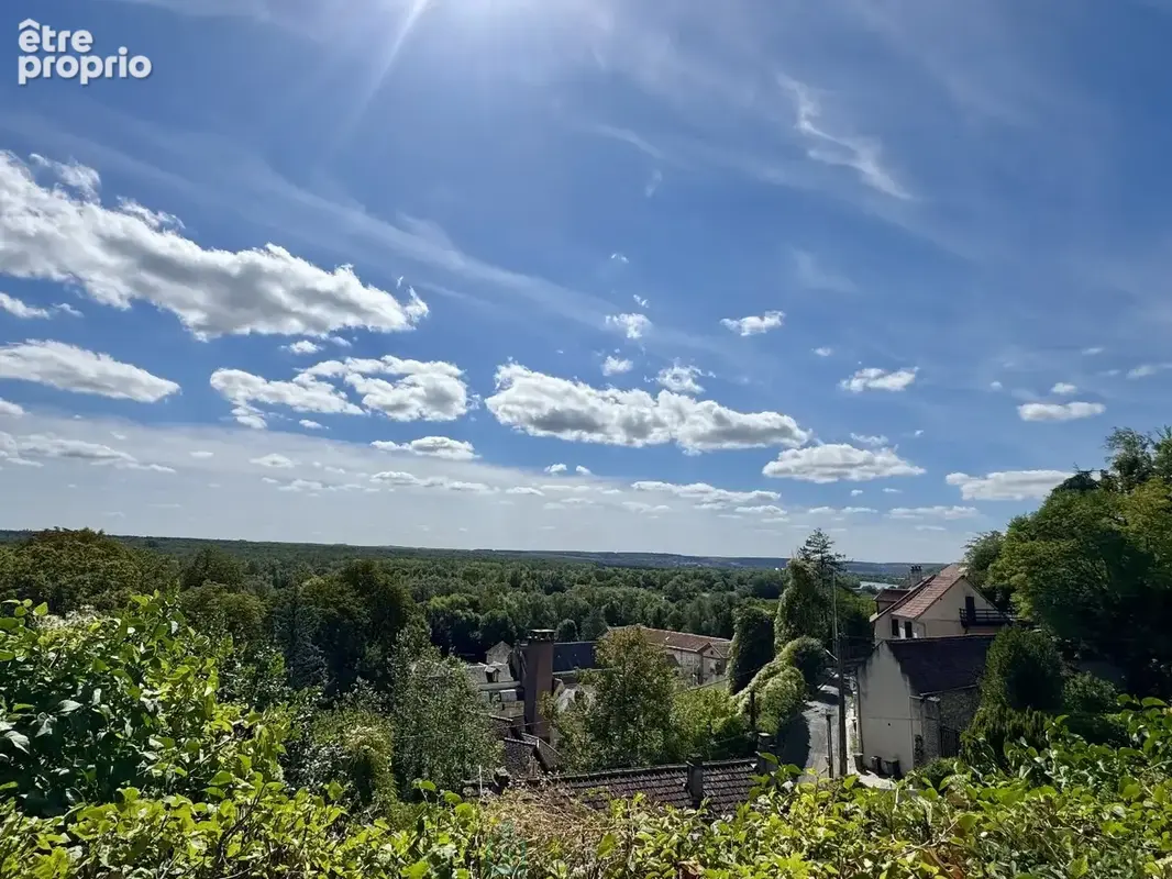 Vivre dans la roche, au cur de La Roche-Guyon : une maison singulière pour ceux qui cherchent tout sauf une maison ordinaire. - photo 5