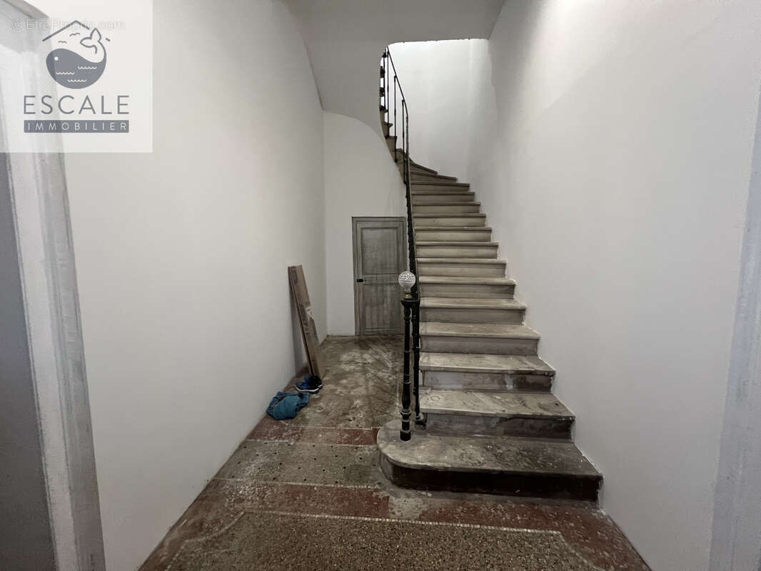 Vente maison vigneronne t5 en r+1 + garage a poussan - photo 23