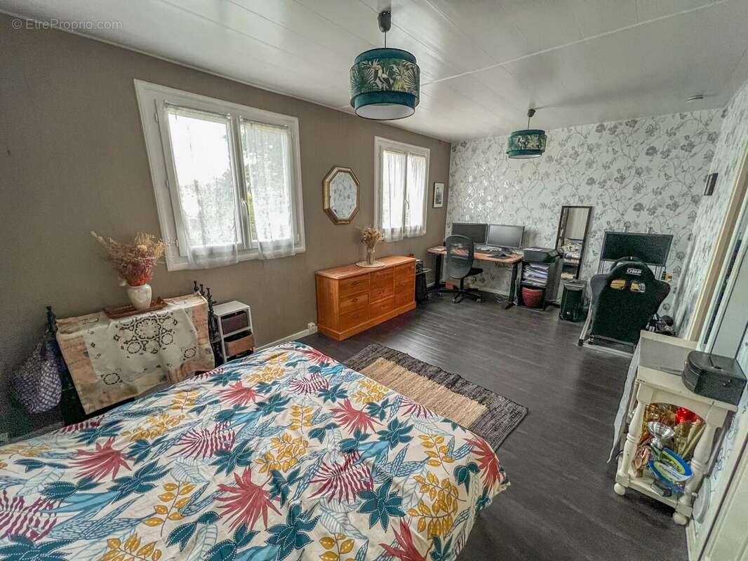 Maison à LE MESNIL-SAINT-DENIS