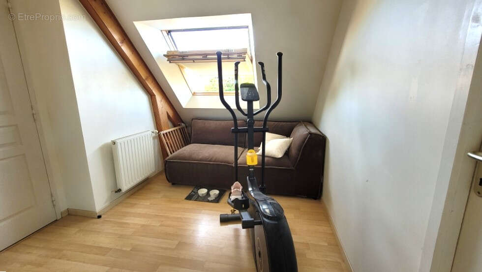 EXCLUSIVITE : hors lotissement, maison en excellent état de 5 pièces sur un terrain de 794m² - photo 8