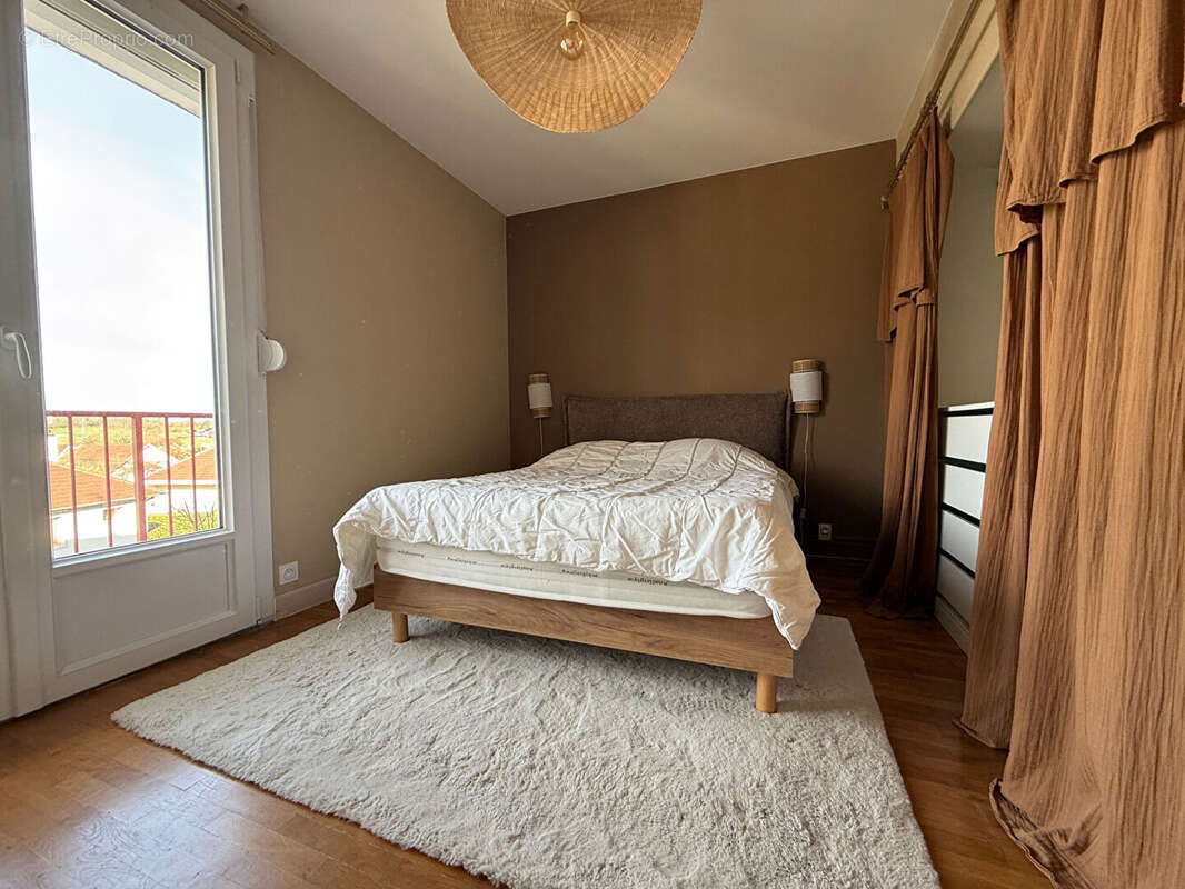 Appartement à MONTMOROT