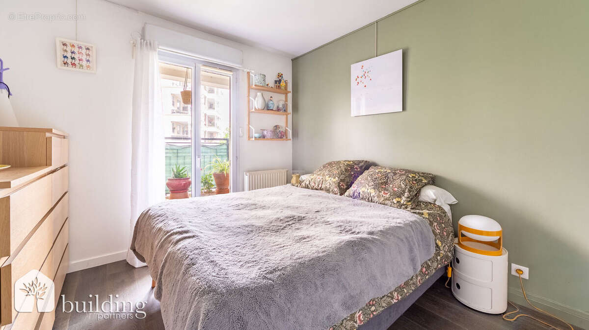 Appartement à COURBEVOIE