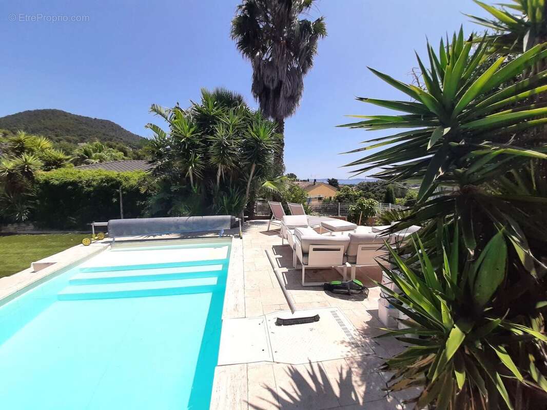 Maison à CARQUEIRANNE