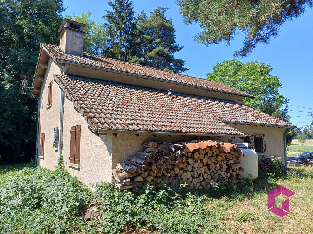 Maison d'environ 170m2 habitables, garage, dépendances sur environ 1 ha de terrain - photo 2