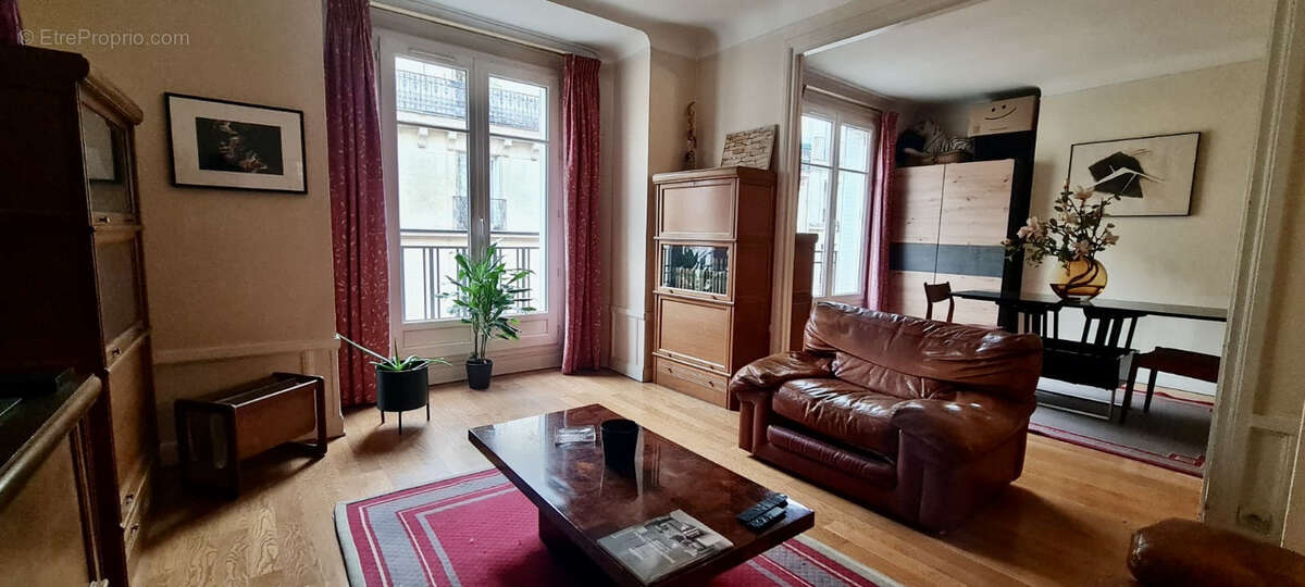 Appartement à PARIS-16E