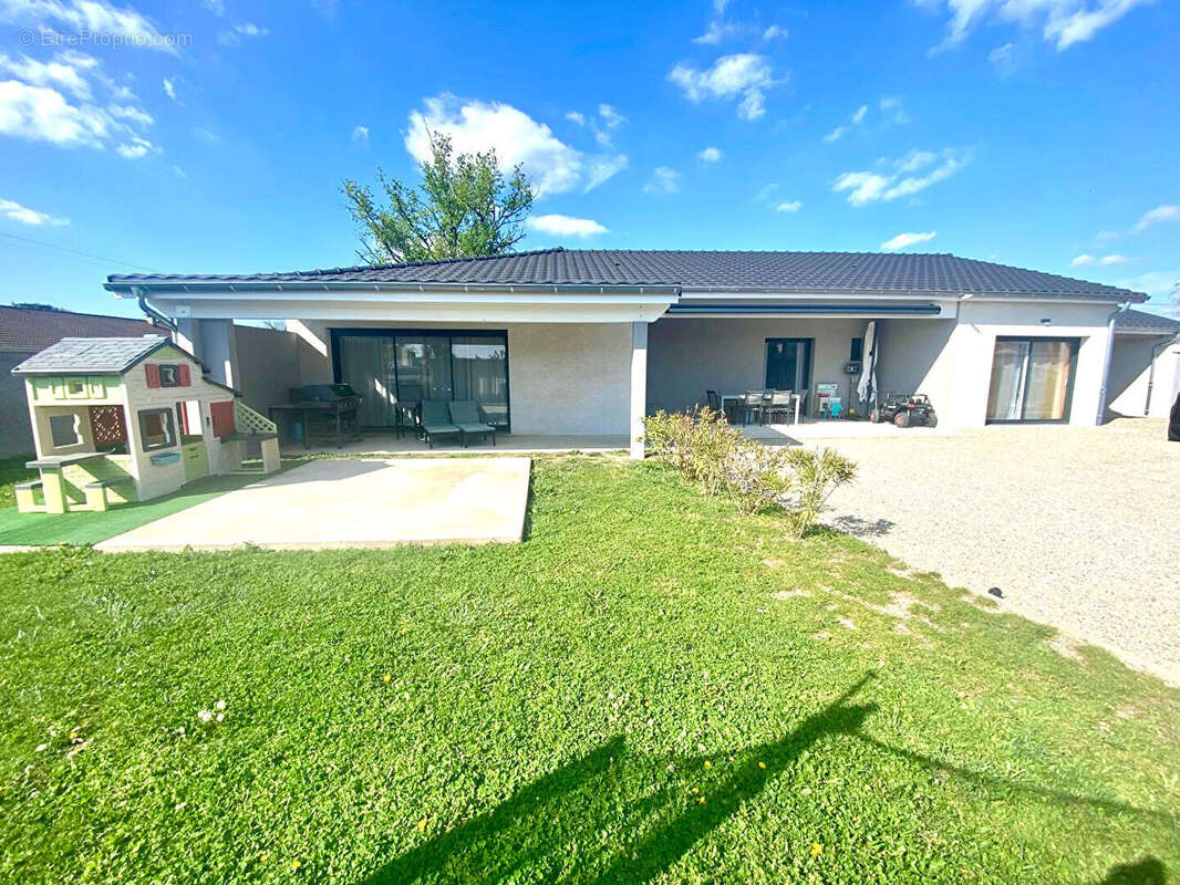 Maison de plain-pied, Saint-Maurice-de-Gourdans 154 m2 sur un terrain de 637m² - photo 4