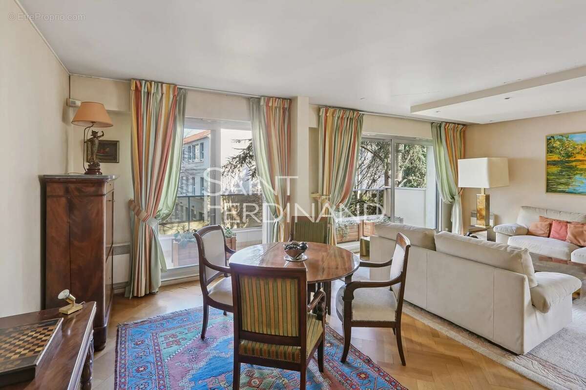 Appartement à NEUILLY-SUR-SEINE